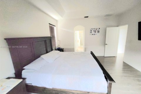 House in Homestead, Florida 4 bedrooms, 221.11 sq.m. № 2256746 - photo 16