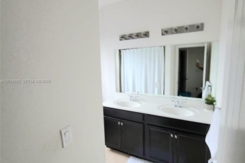 House in Homestead, Florida 4 bedrooms, 221.11 sq.m. № 2256746 - photo 29