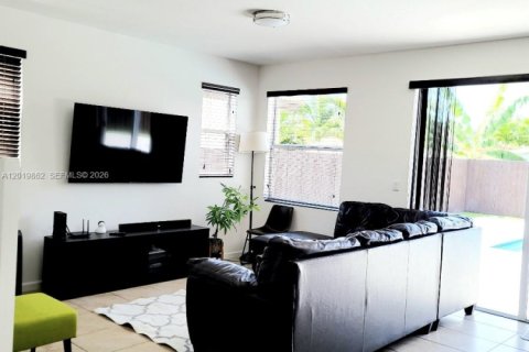 House in Homestead, Florida 4 bedrooms, 221.11 sq.m. № 2256746 - photo 4