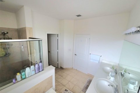 House in Homestead, Florida 4 bedrooms, 221.11 sq.m. № 2256746 - photo 20
