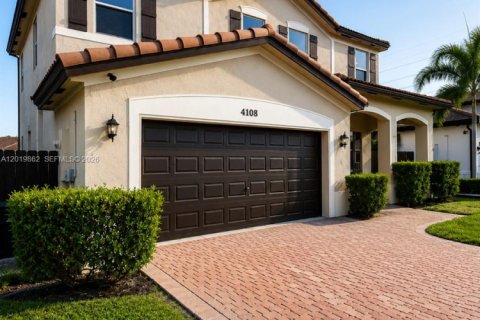 House in Homestead, Florida 4 bedrooms, 221.11 sq.m. № 2256746