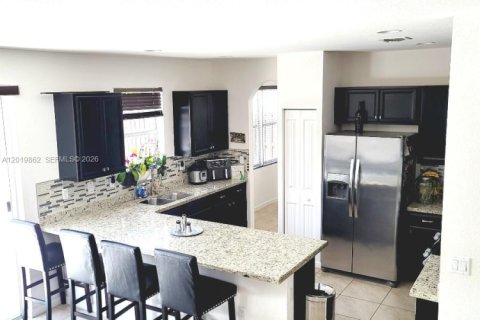 House in Homestead, Florida 4 bedrooms, 221.11 sq.m. № 2256746 - photo 8