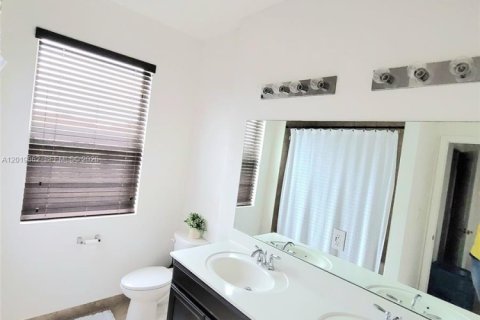 House in Homestead, Florida 4 bedrooms, 221.11 sq.m. № 2256746 - photo 30