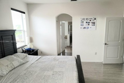 House in Homestead, Florida 4 bedrooms, 221.11 sq.m. № 2256746 - photo 14