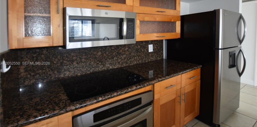 Condominio en Miami, Florida, 2 dormitorios  № 2150412