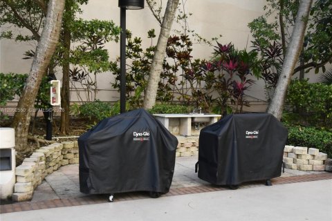 Condo in Miami, Florida, 2 bedrooms  № 2150412 - photo 26