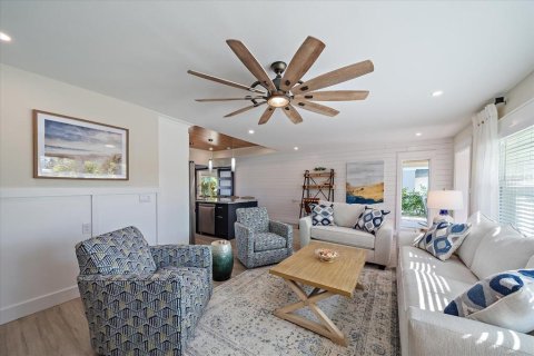 House in Holmes Beach, Florida 3 bedrooms, 165.27 sq.m. № 1562351 - photo 8