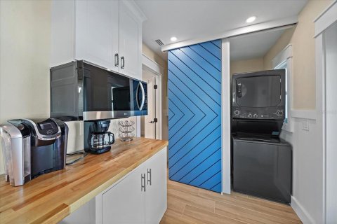 House in Holmes Beach, Florida 3 bedrooms, 165.27 sq.m. № 1562351 - photo 25