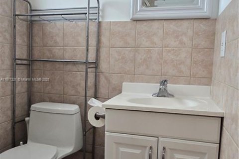 Apartment in Coral Gables, Florida 4 bedrooms, 170.1 sq.m. № 1929738 - photo 3