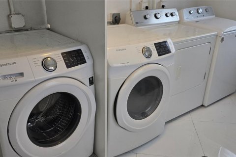 Apartment in Coral Gables, Florida 4 bedrooms, 170.1 sq.m. № 1929738 - photo 8