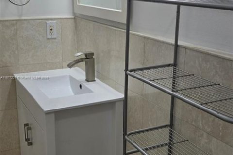 Apartment in Coral Gables, Florida 4 bedrooms, 170.1 sq.m. № 1929738 - photo 6