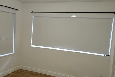 Apartment in Coral Gables, Florida 4 bedrooms, 170.1 sq.m. № 1929738 - photo 27