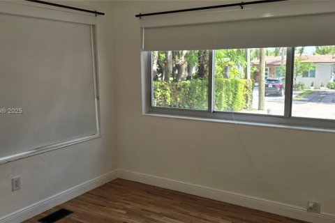 Apartment in Coral Gables, Florida 4 bedrooms, 170.1 sq.m. № 1929738 - photo 21