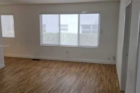 Apartment in Coral Gables, Florida 4 bedrooms, 170.1 sq.m. № 1929738 - photo 22