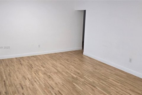 Apartment in Coral Gables, Florida 4 bedrooms, 170.1 sq.m. № 1929738 - photo 24