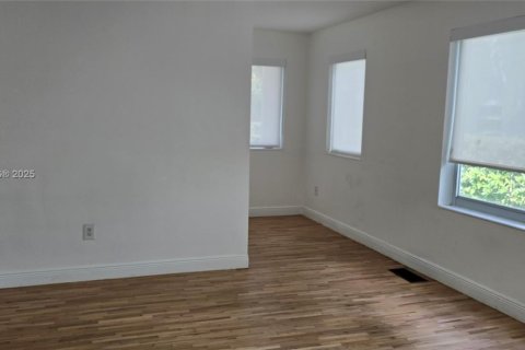 Apartment in Coral Gables, Florida 4 bedrooms, 170.1 sq.m. № 1929738 - photo 18