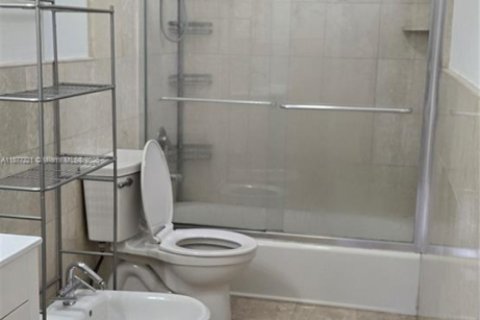 Apartment in Coral Gables, Florida 4 bedrooms, 170.1 sq.m. № 1929738 - photo 7