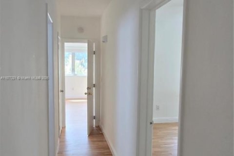 Apartment in Coral Gables, Florida 4 bedrooms, 170.1 sq.m. № 1929738 - photo 15