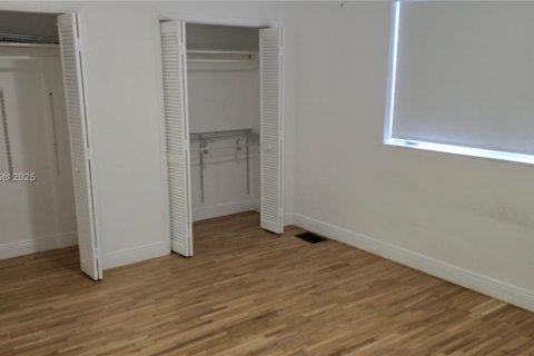 Apartment in Coral Gables, Florida 4 bedrooms, 170.1 sq.m. № 1929738 - photo 26