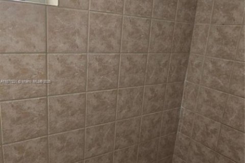 Apartment in Coral Gables, Florida 4 bedrooms, 170.1 sq.m. № 1929738 - photo 5