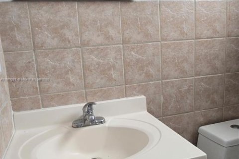 Apartment in Coral Gables, Florida 4 bedrooms, 170.1 sq.m. № 1929738 - photo 30