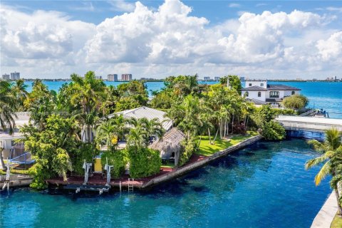 Villa ou maison à louer à Miami Beach, Floride: 3 chambres, 248.98 m2 № 1954872 - photo 2