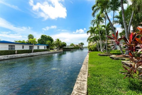 Villa ou maison à louer à Miami Beach, Floride: 3 chambres, 248.98 m2 № 1954872 - photo 21