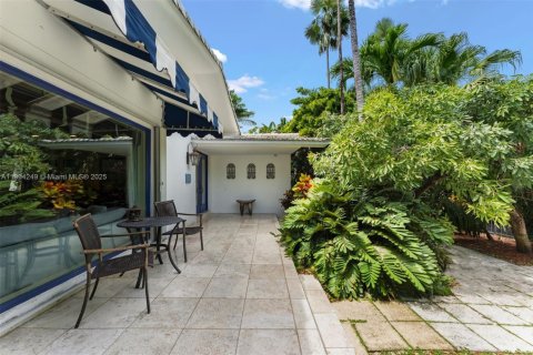 Villa ou maison à louer à Miami Beach, Floride: 3 chambres, 248.98 m2 № 1954872 - photo 15