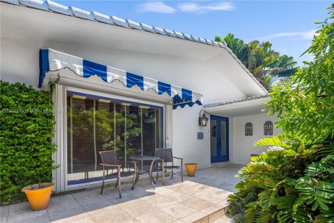 Villa ou maison à louer à Miami Beach, Floride: 3 chambres, 248.98 m2 № 1954872 - photo 14