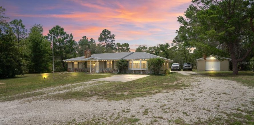 House in Brooksville, Florida 3 bedrooms, 187.66 sq.m. № 1805755