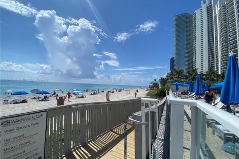 Condominio en venta en Sunny Isles Beach, Florida, 33.44 m2 № 1849148 - foto 15
