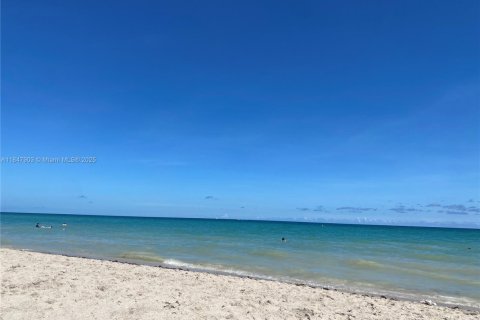 Condominio en venta en Sunny Isles Beach, Florida, 33.44 m2 № 1849148 - foto 4