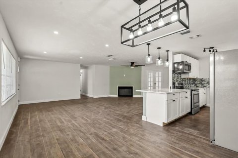 House in Maitland, Florida 4 bedrooms, 149.11 sq.m. № 1805762 - photo 7