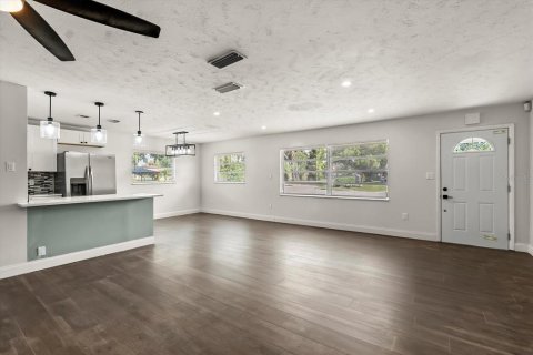 House in Maitland, Florida 4 bedrooms, 149.11 sq.m. № 1805762 - photo 3
