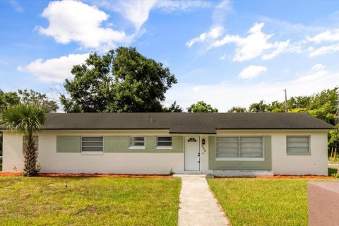 House in Maitland, Florida 4 bedrooms, 149.11 sq.m. № 1805762 - photo 1