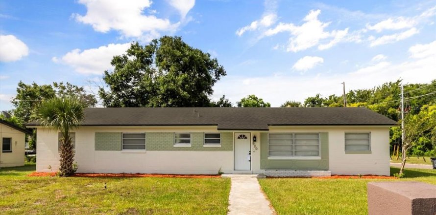 House in Maitland, Florida 4 bedrooms, 149.11 sq.m. № 1805762