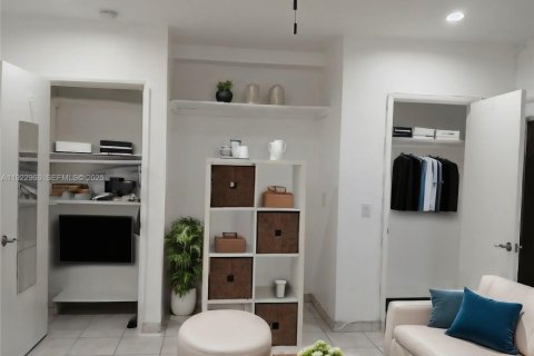 Copropriété à louer à Miami Beach, Floride: 36.42 m2 № 1982395 - photo 2