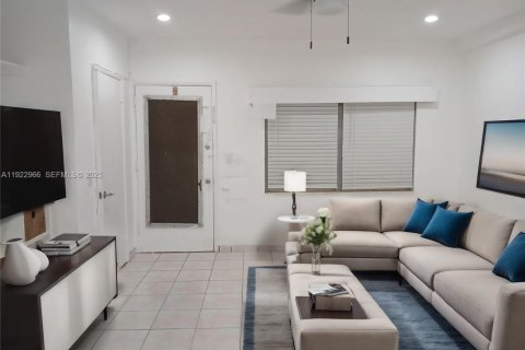 Copropriété à louer à Miami Beach, Floride: 36.42 m2 № 1982395 - photo 1