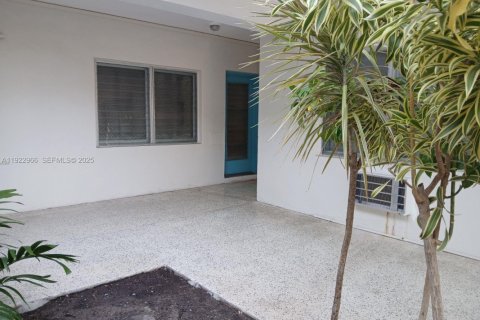 Copropriété à louer à Miami Beach, Floride: 36.42 m2 № 1982395 - photo 3