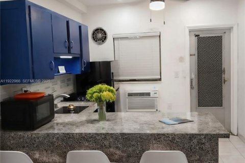 Copropriété à louer à Miami Beach, Floride: 36.42 m2 № 1982395 - photo 6