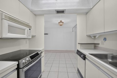 Купить кондоминиум в Коконат Крик, Флорида 3 комнаты, 79.99м2, № 2180426 - фото 4