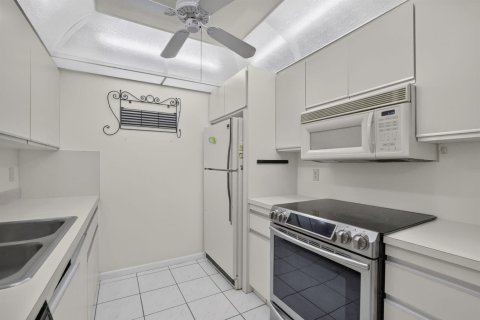 Купить кондоминиум в Коконат Крик, Флорида 3 комнаты, 79.99м2, № 2180426 - фото 3