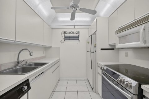 Купить кондоминиум в Коконат Крик, Флорида 3 комнаты, 79.99м2, № 2180426 - фото 2