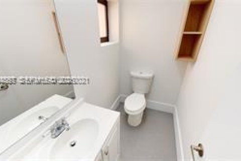 Copropriété à louer à Miami, Floride: 2 chambres, 97.08 m2 № 2008429 - photo 3