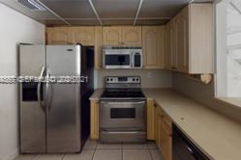 Copropriété à louer à Miami, Floride: 2 chambres, 97.08 m2 № 2008429 - photo 2