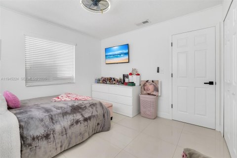 House in Hialeah, Florida 3 bedrooms, 134.15 sq.m. № 2002236 - photo 26
