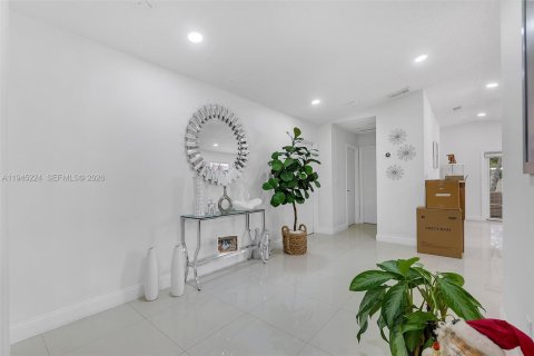 House in Hialeah, Florida 3 bedrooms, 134.15 sq.m. № 2002236 - photo 7