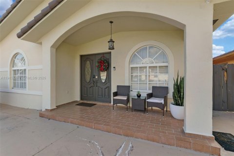 House in Hialeah, Florida 3 bedrooms, 134.15 sq.m. № 2002236 - photo 4