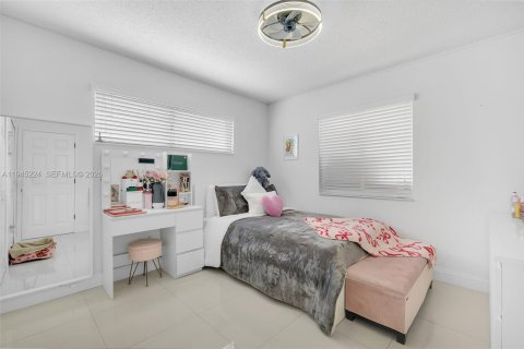 House in Hialeah, Florida 3 bedrooms, 134.15 sq.m. № 2002236 - photo 27