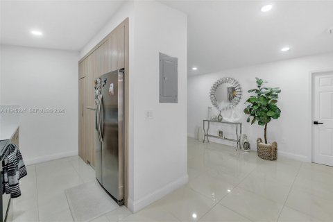 House in Hialeah, Florida 3 bedrooms, 134.15 sq.m. № 2002236 - photo 15